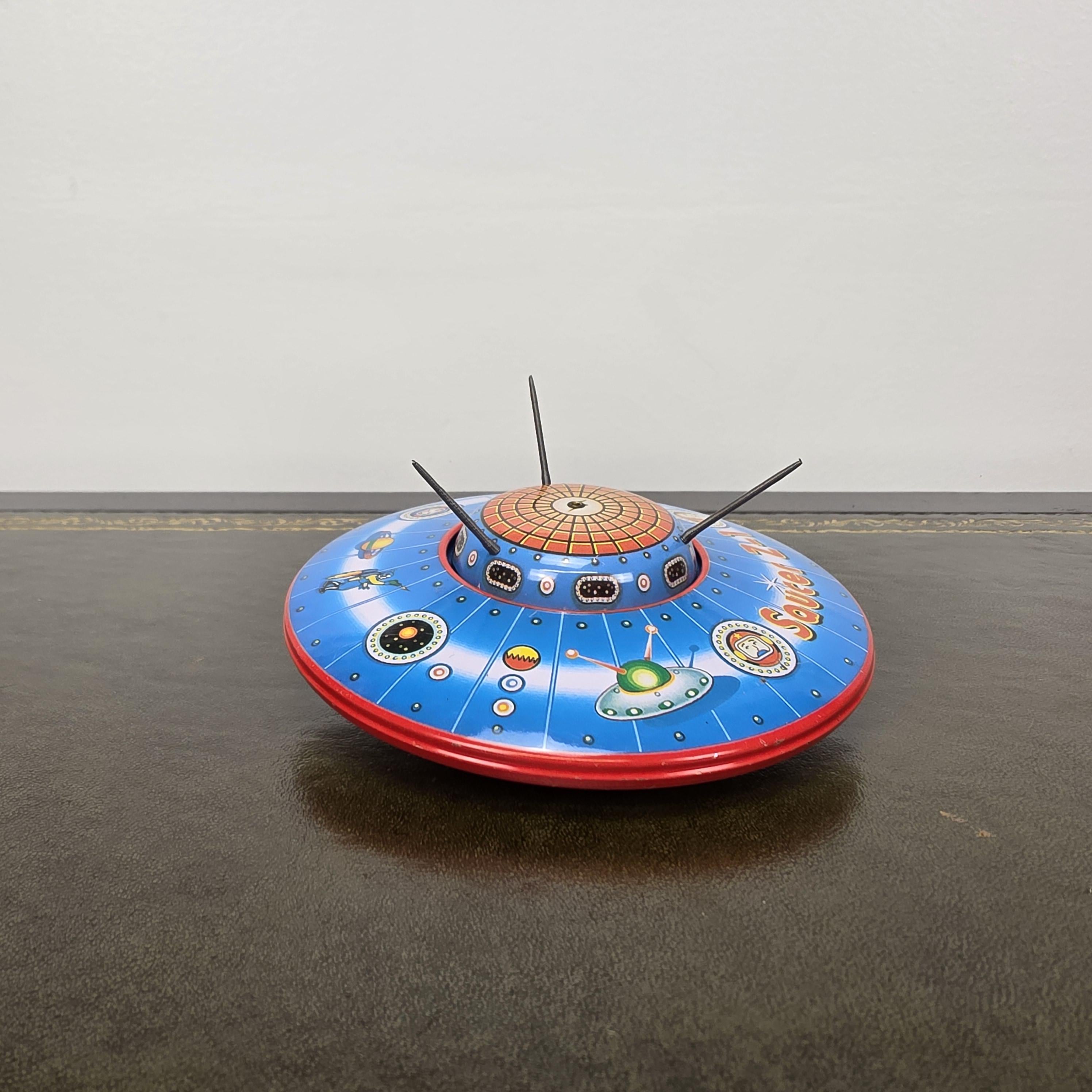 Vintage Schylling Saucer Z 1 UFO Tin Toy 1998 Limited Edition Friction Space Collectible