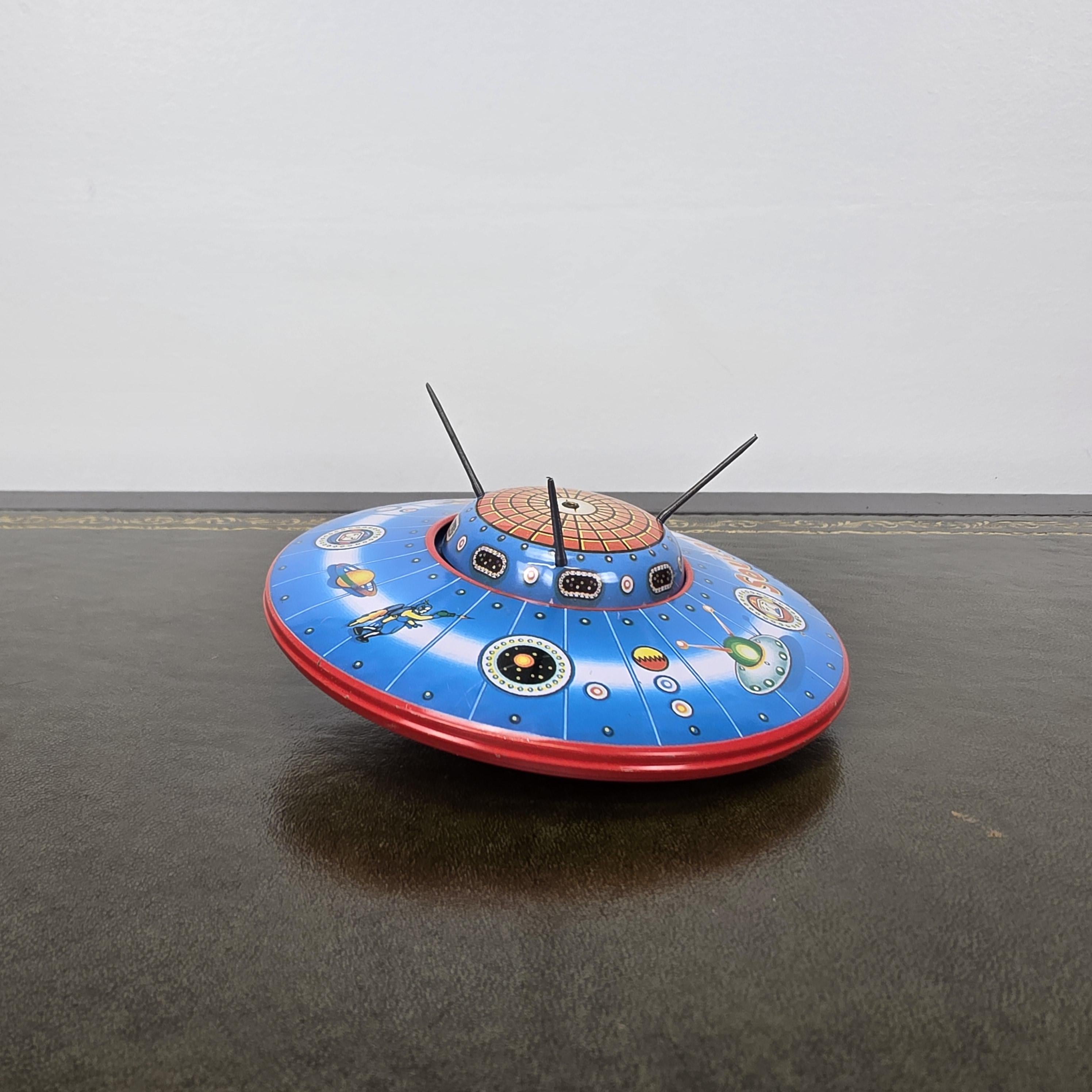 Vintage Schylling Saucer Z 1 UFO Tin Toy 1998 Limited Edition Friction Space Collectible