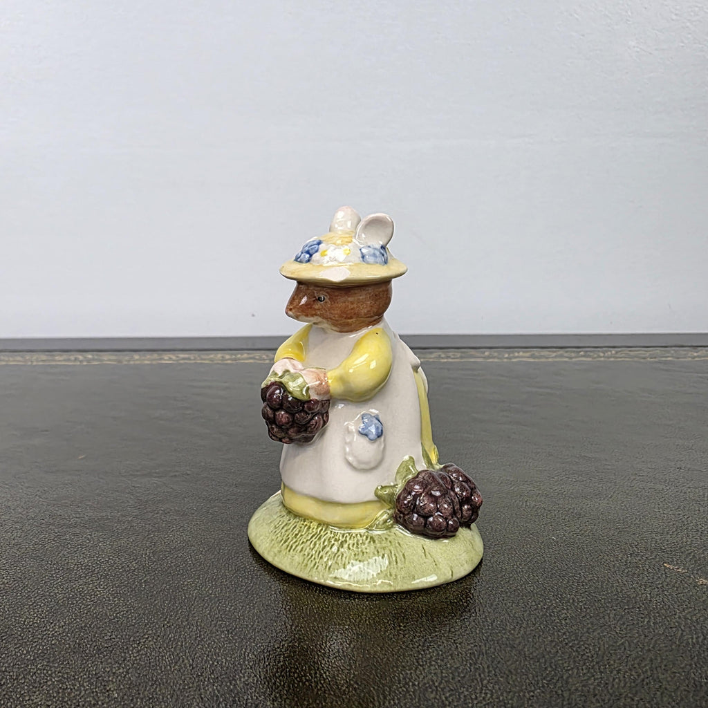 Royal Doulton Brambly Hedge Figurine DBH33 Primrose Picking Berries 2000 England Bone China