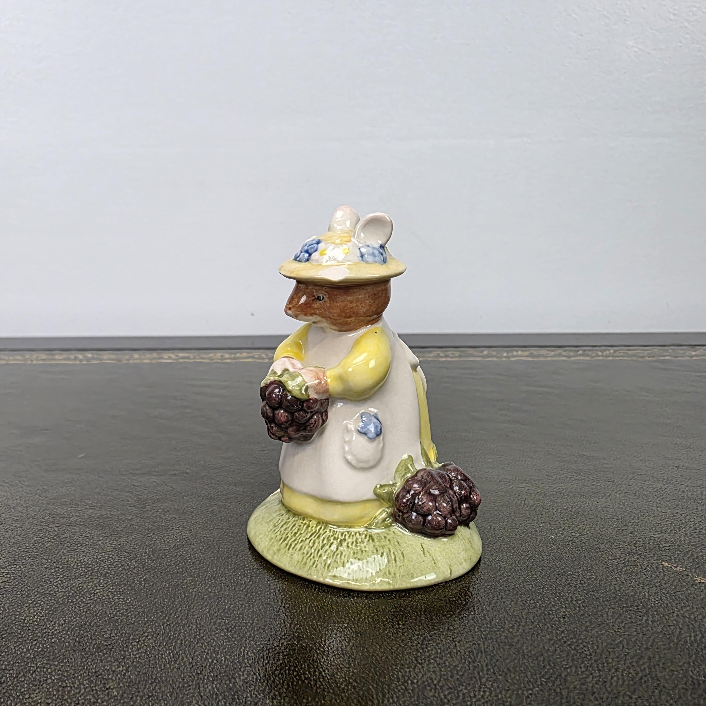 Royal Doulton Brambly Hedge Figurine DBH33 Primrose Picking Berries 2000 England Bone China