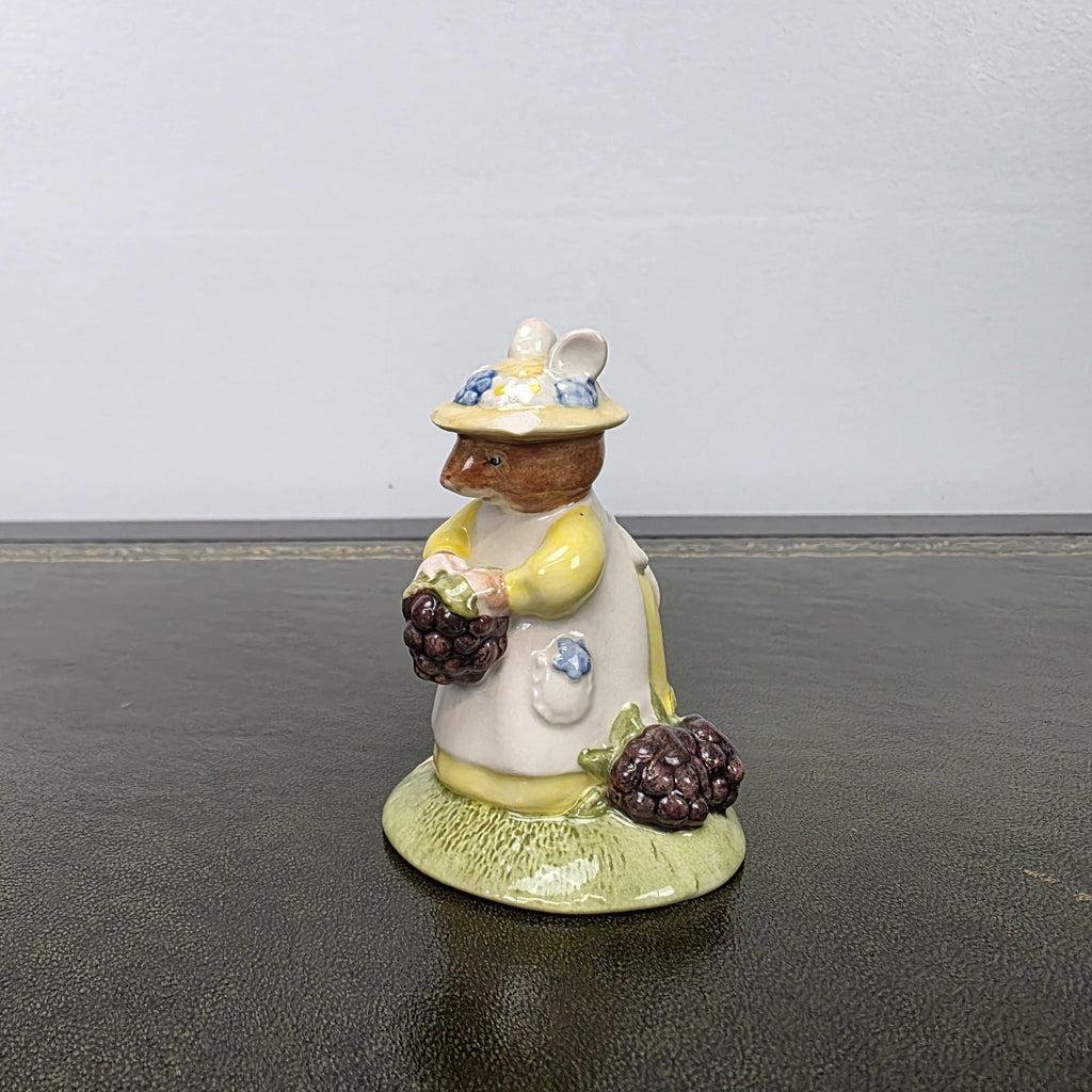 Royal Doulton Brambly Hedge Figurine DBH33 Primrose Picking Berries 2000 England Bone China