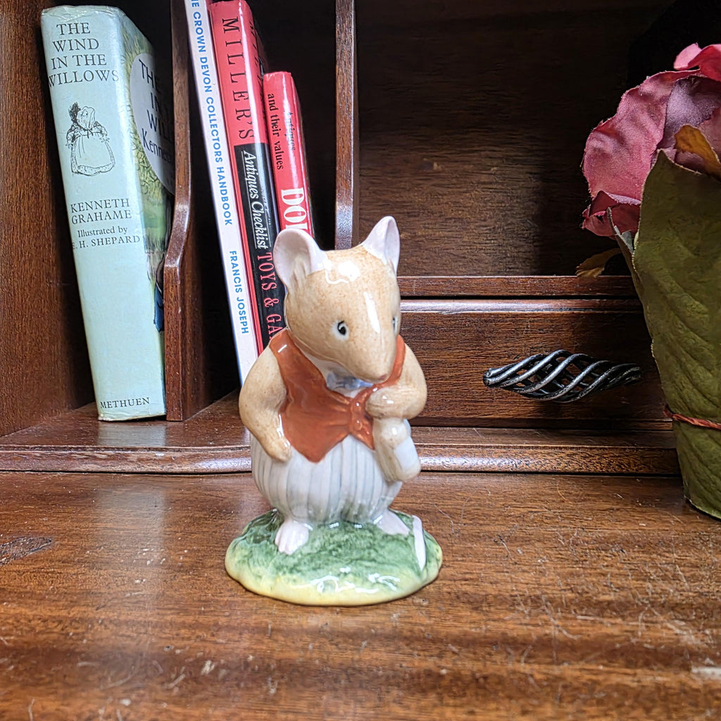 Royal Doulton DBH14 BASIL Brambly Hedge Mouse Figurine 1985 Made in England Bone China