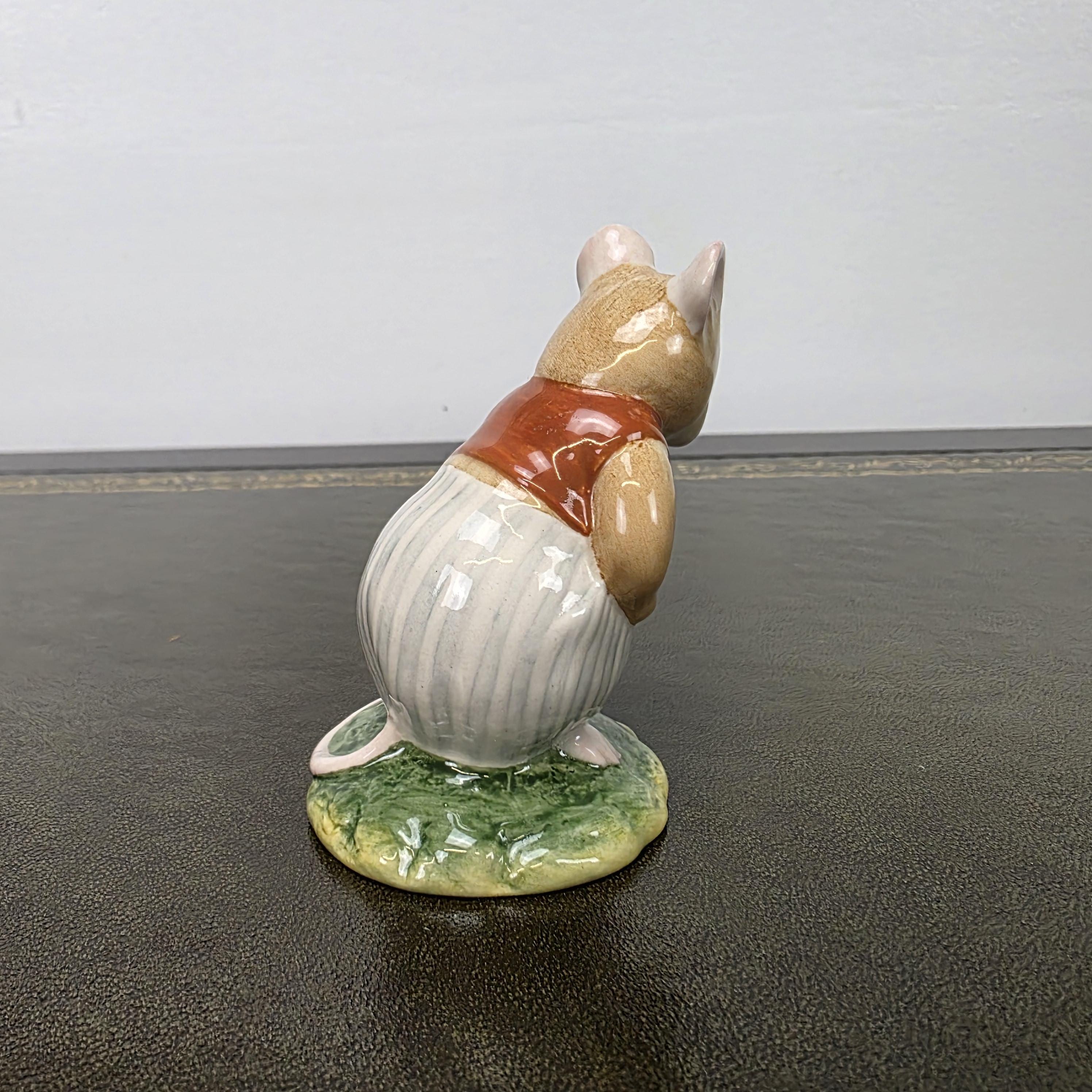 Royal Doulton DBH14 BASIL Brambly Hedge Mouse Figurine 1985 Made in England Bone China
