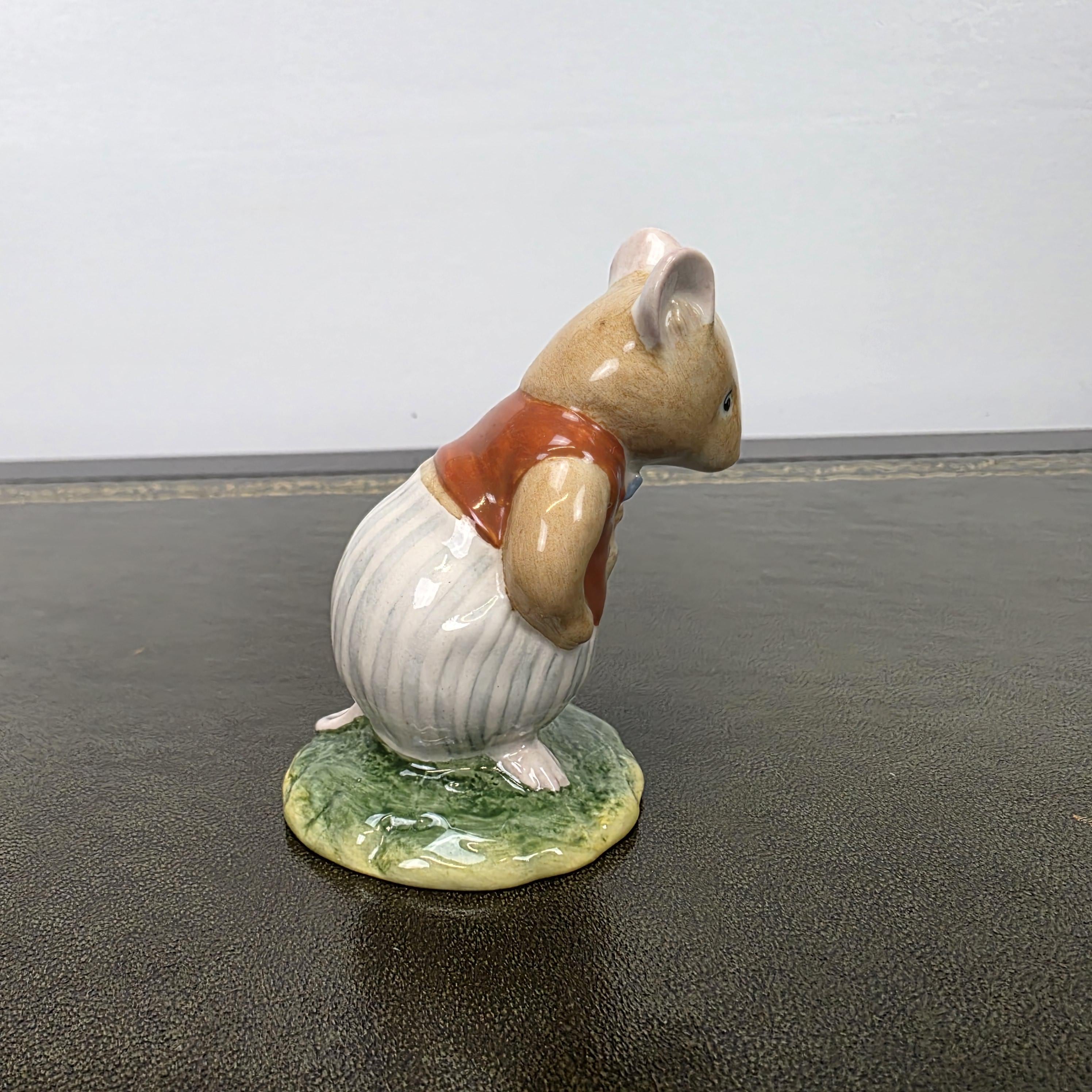 Royal Doulton DBH14 BASIL Brambly Hedge Mouse Figurine 1985 Made in England Bone China