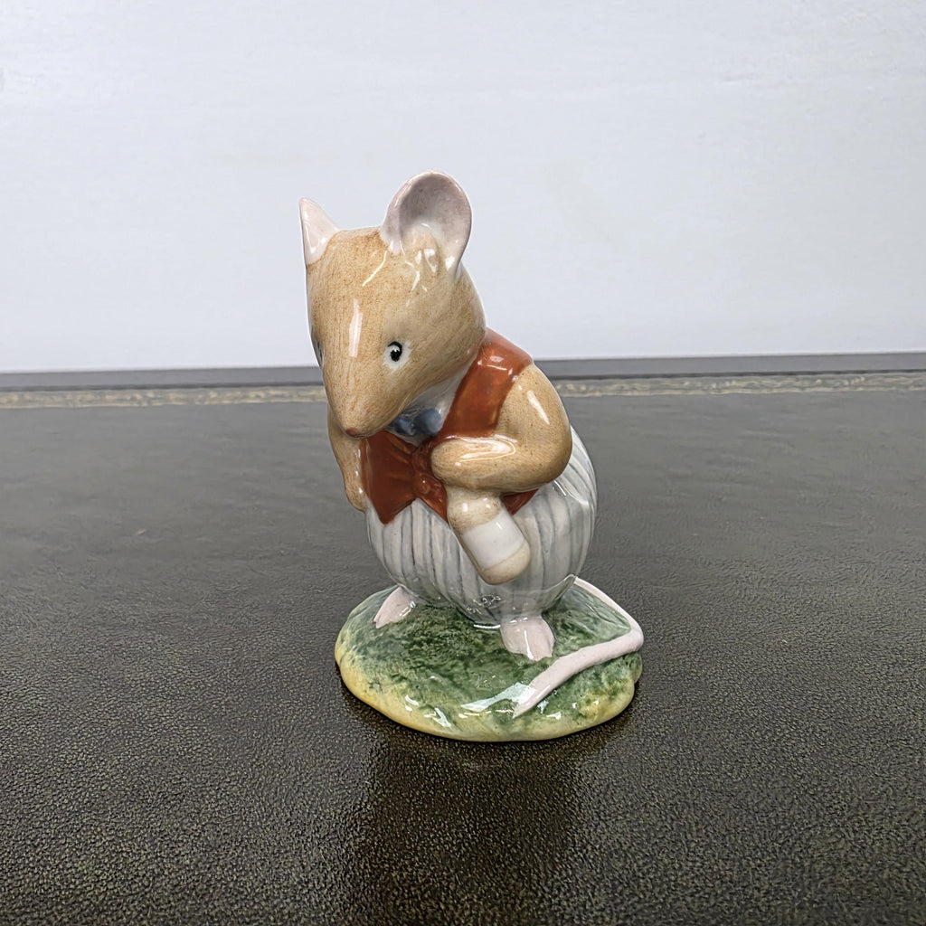 Royal Doulton DBH14 BASIL Brambly Hedge Mouse Figurine 1985 Made in England Bone China
