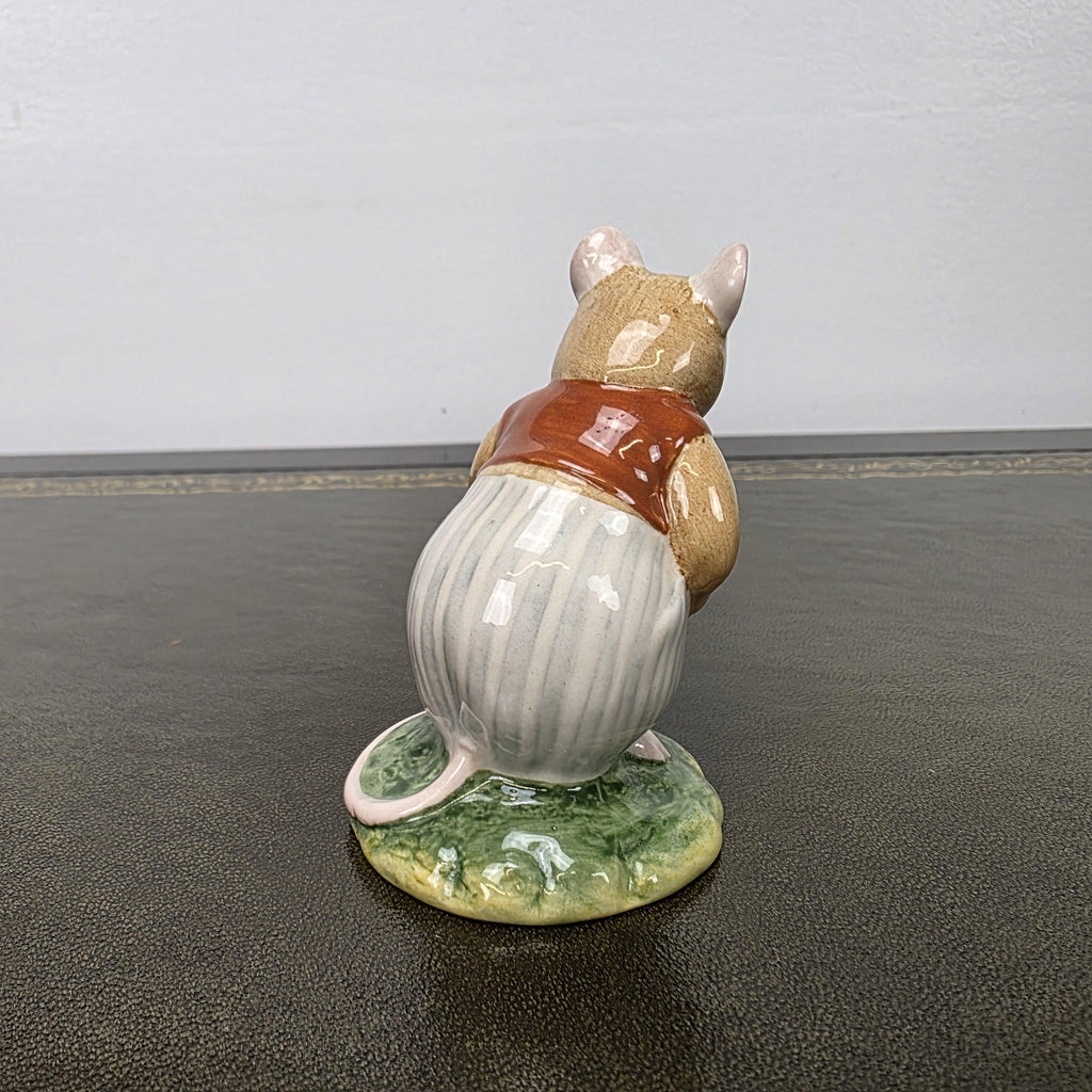 Royal Doulton DBH14 BASIL Brambly Hedge Mouse Figurine 1985 Made in England Bone China