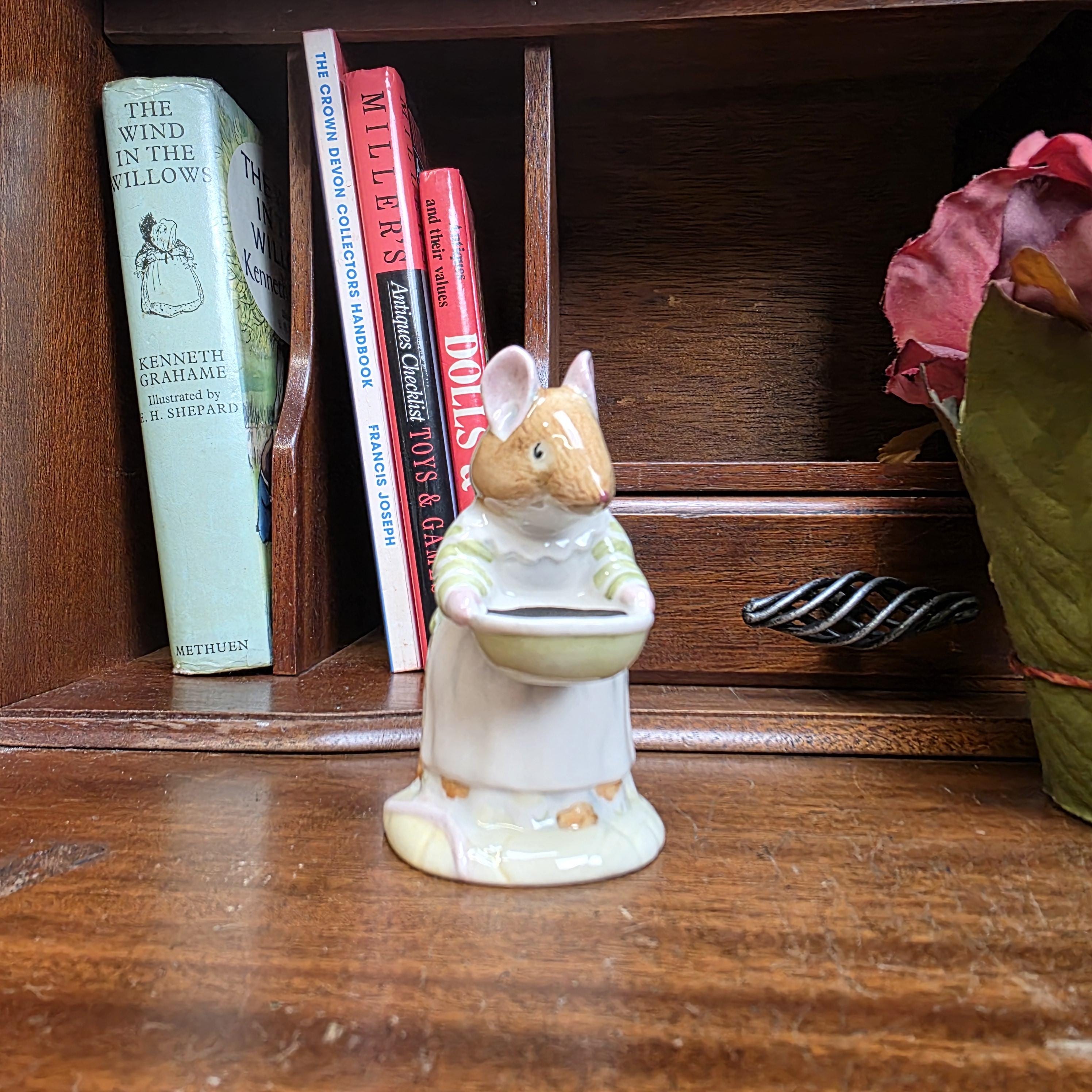 Royal Doulton Brambly Hedge Figurine Mrs Toadflax DBH11 1985 Bone China Figure Collection Mouse