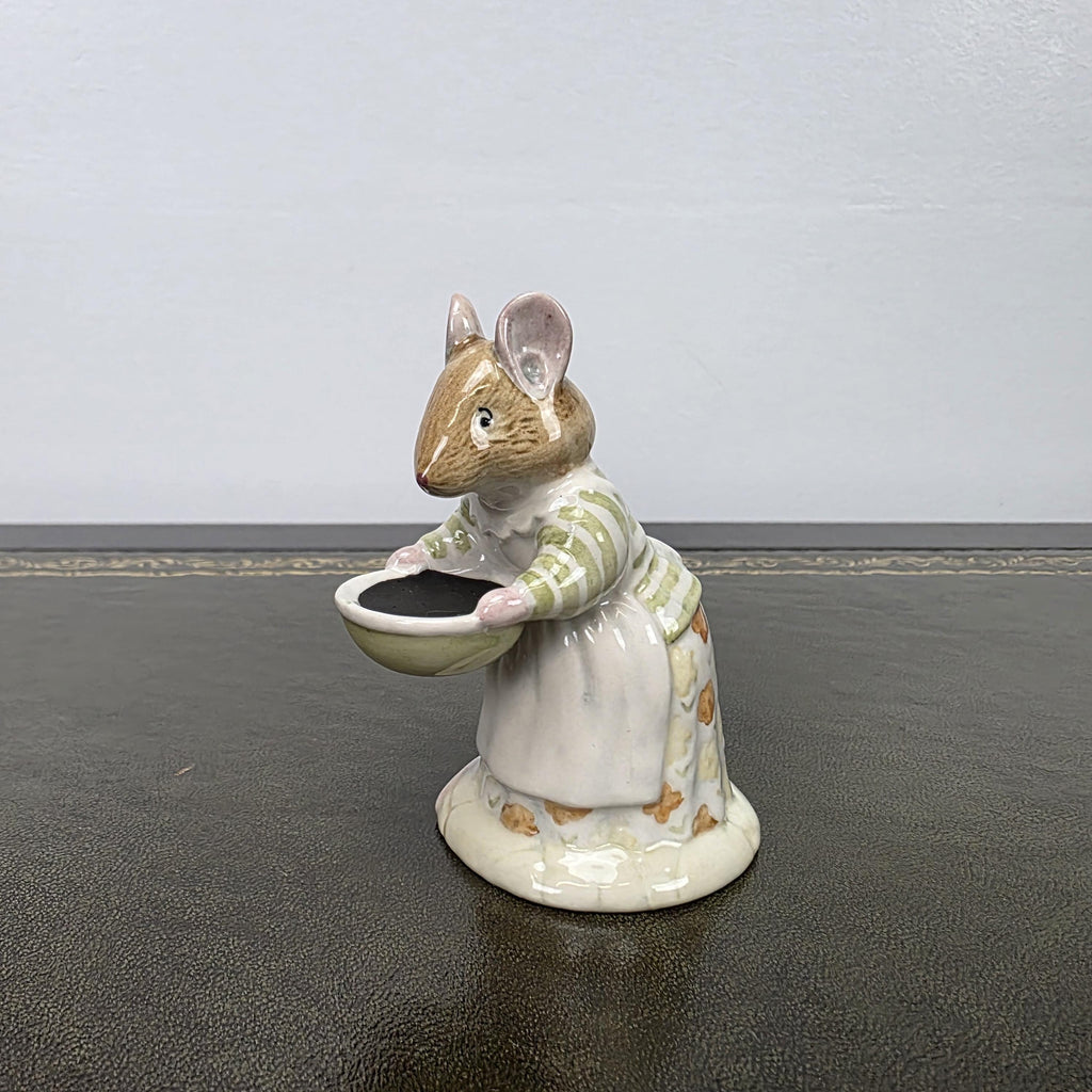 Royal Doulton Brambly Hedge Figurine Mrs Toadflax DBH11 1985 Bone China Figure Collection Mouse