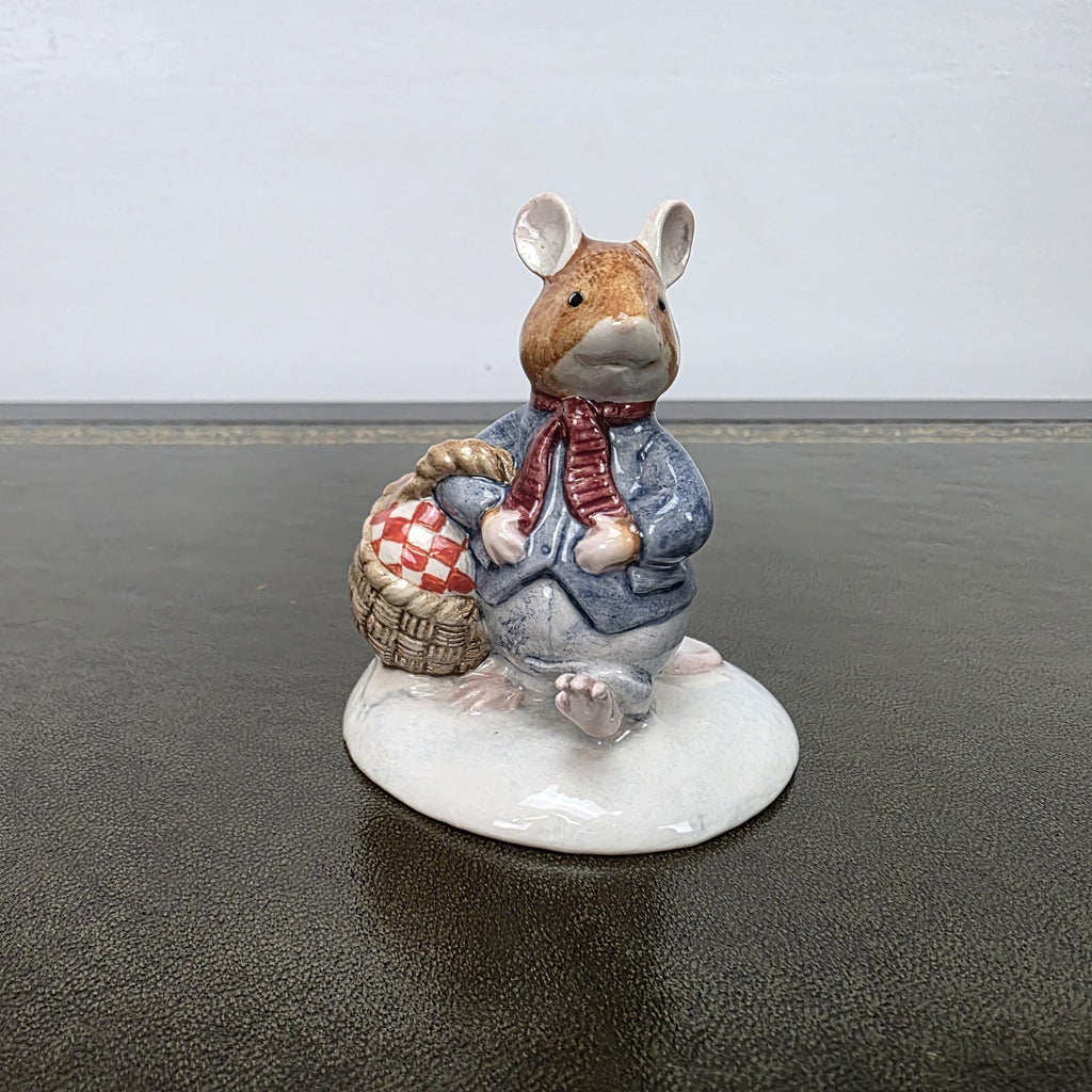Royal Doulton Brambly Hedge Figurine Wilfred Carries The Picnic DBH34 2000 Figure Mouse Ornament