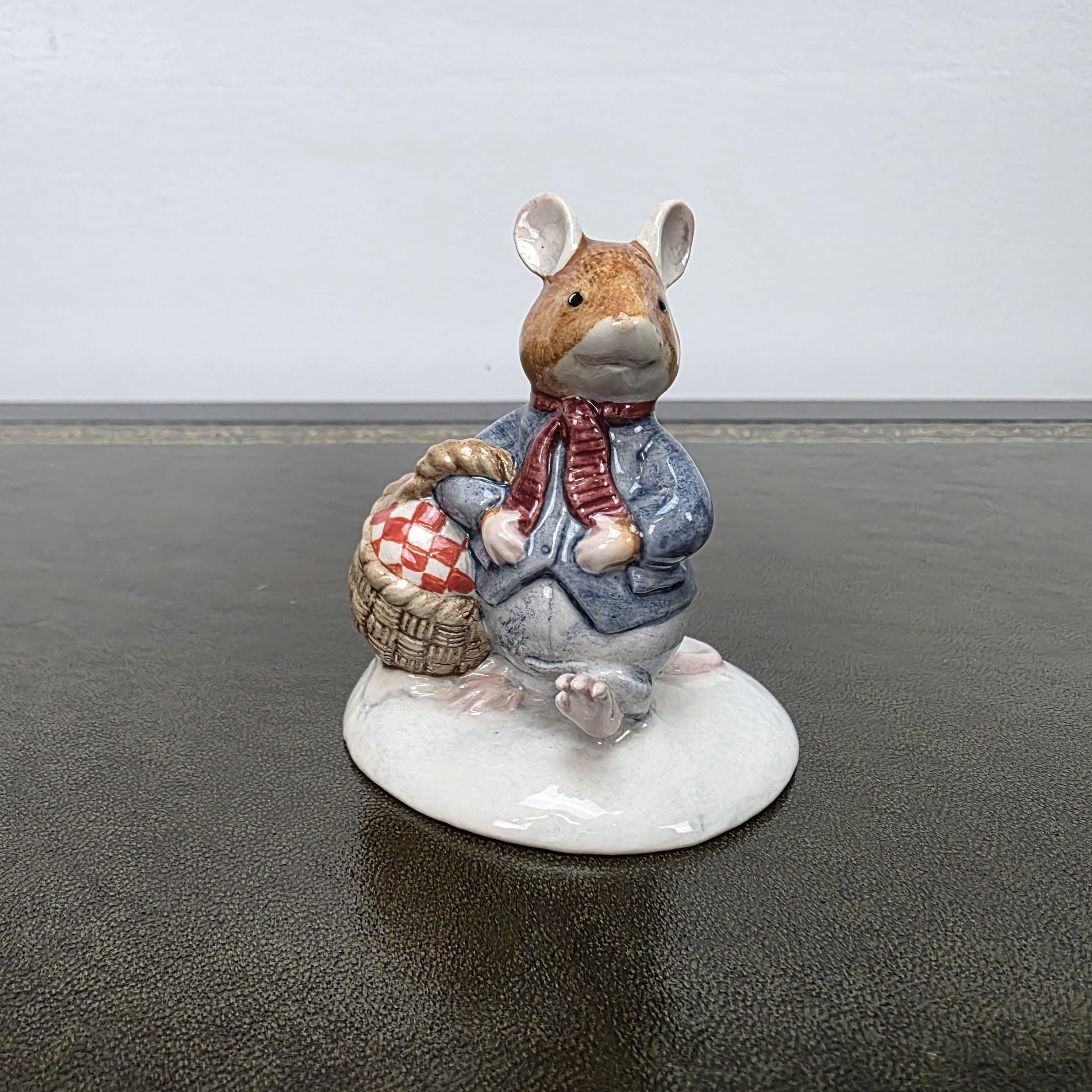 Royal Doulton Brambly Hedge Figurine Wilfred Carries The Picnic DBH34 2000 Figure Mouse Ornament