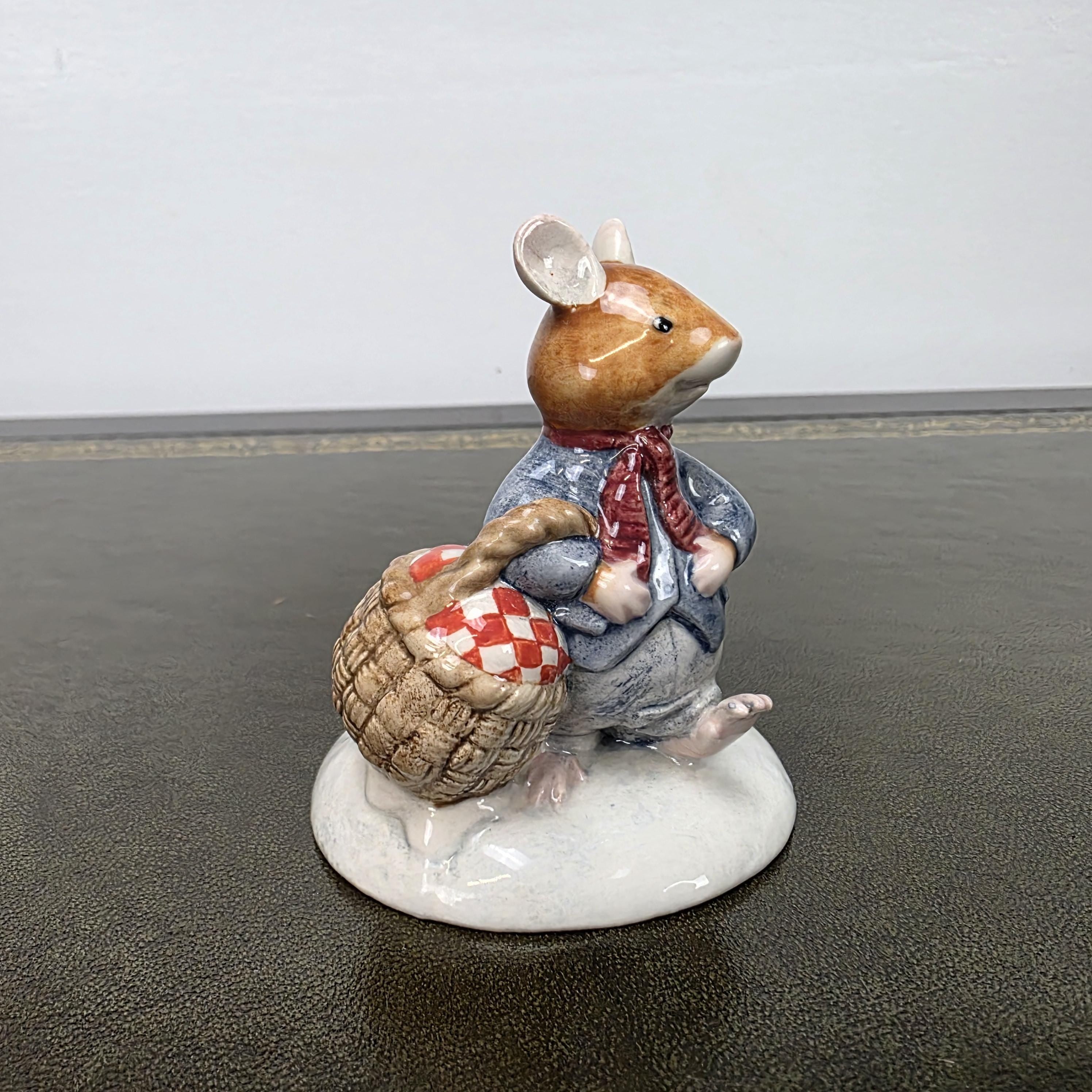 Royal Doulton Brambly Hedge Figurine Wilfred Carries The Picnic DBH34 2000 Figure Mouse Ornament