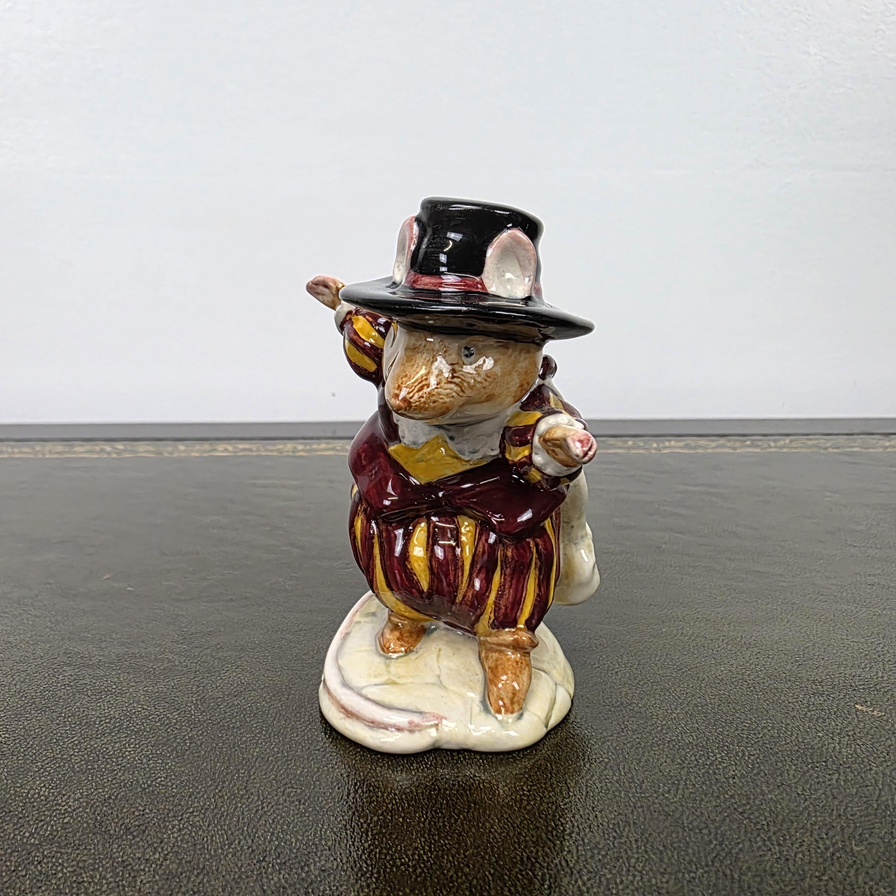 Royal Doulton Brambly Hedge Wilfred Entertains Figurine DBH23 1990 Mouse Figure Hand Decorated Porcelain