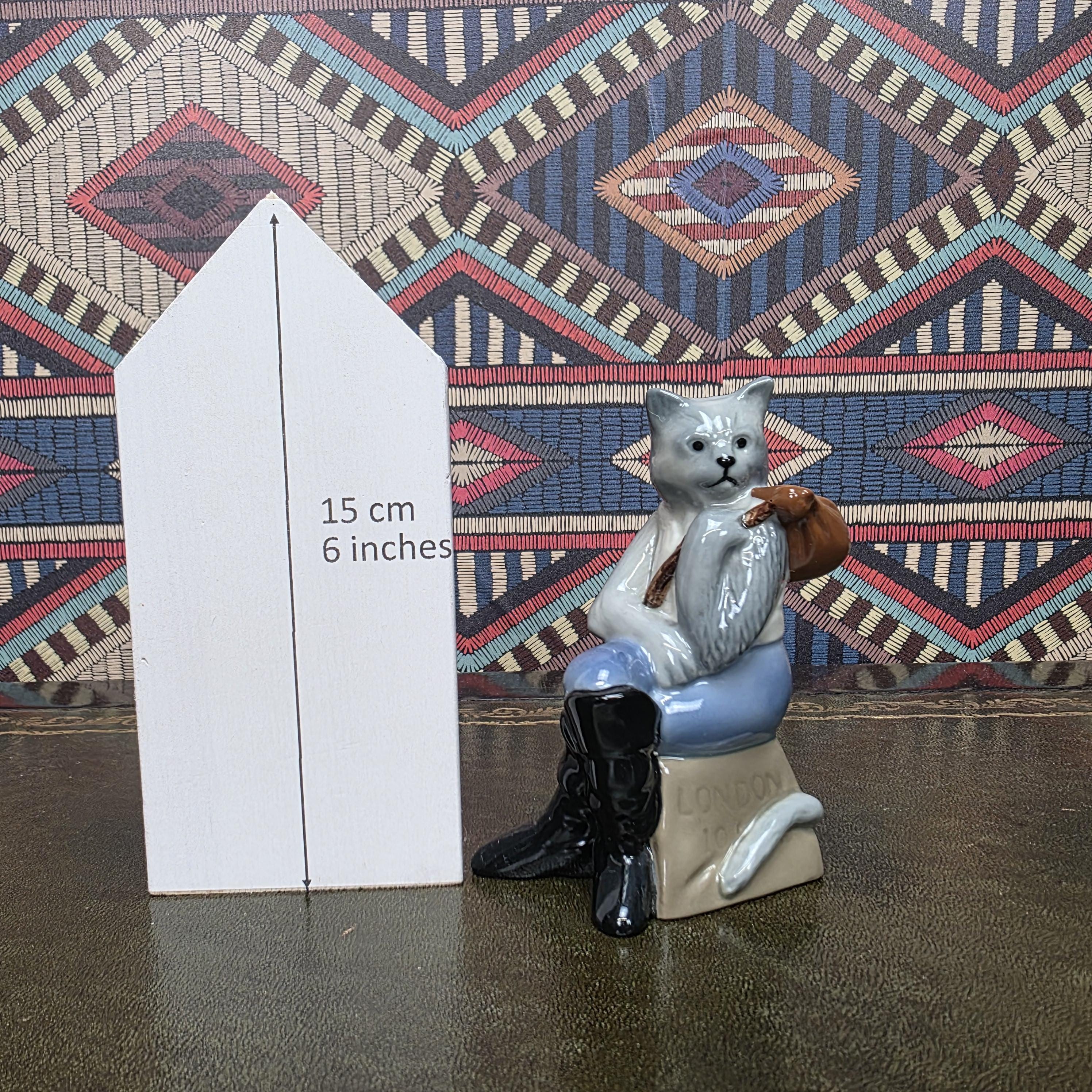 Dick Whittington Cat Figurine Wade England 1997 Ceramic Storybook Character London Sculpture Collectible
