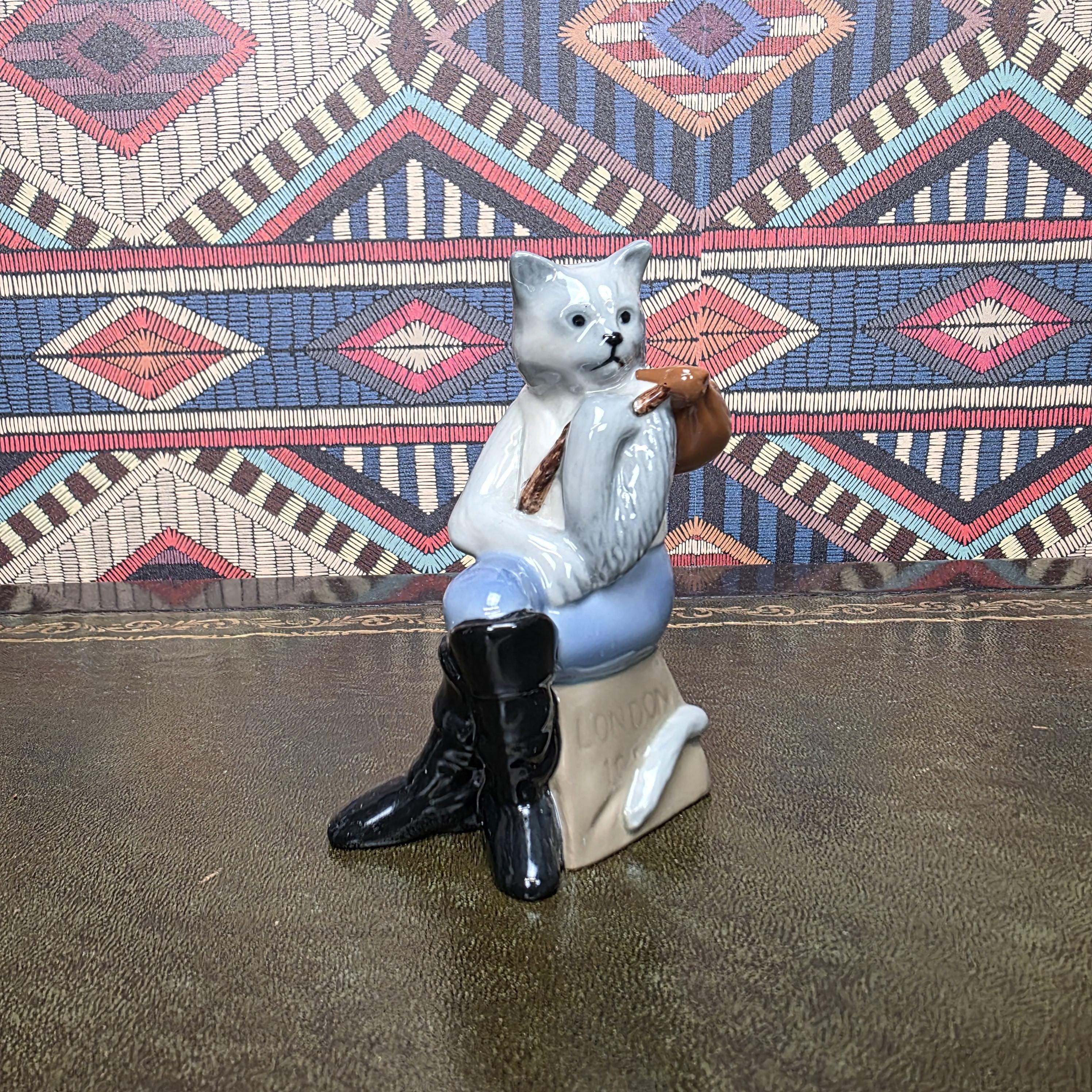 Dick Whittington Cat Figurine Wade England 1997 Ceramic Storybook Character London Sculpture Collectible
