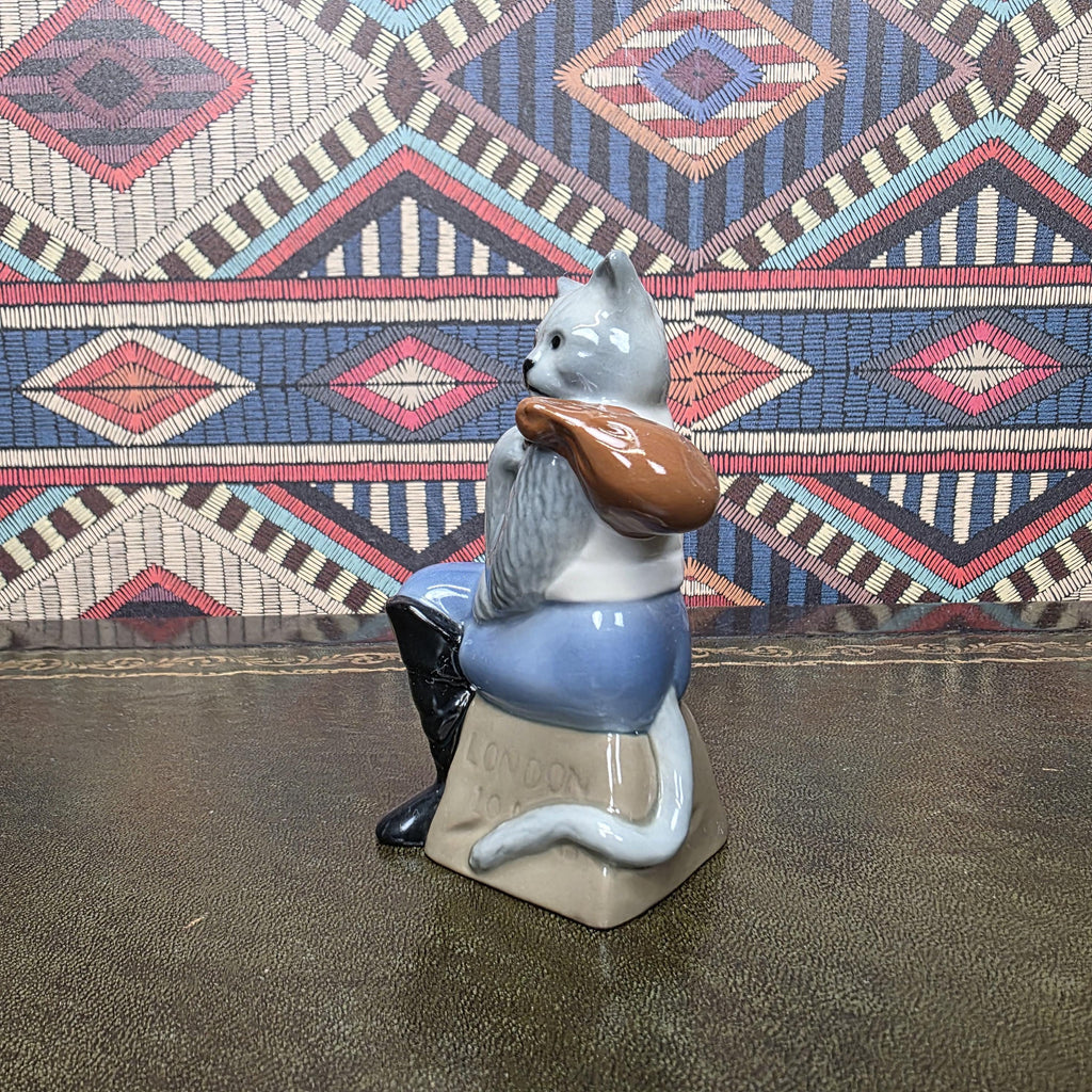 Dick Whittington Cat Figurine Wade England 1997 Ceramic Storybook Character London Sculpture Collectible