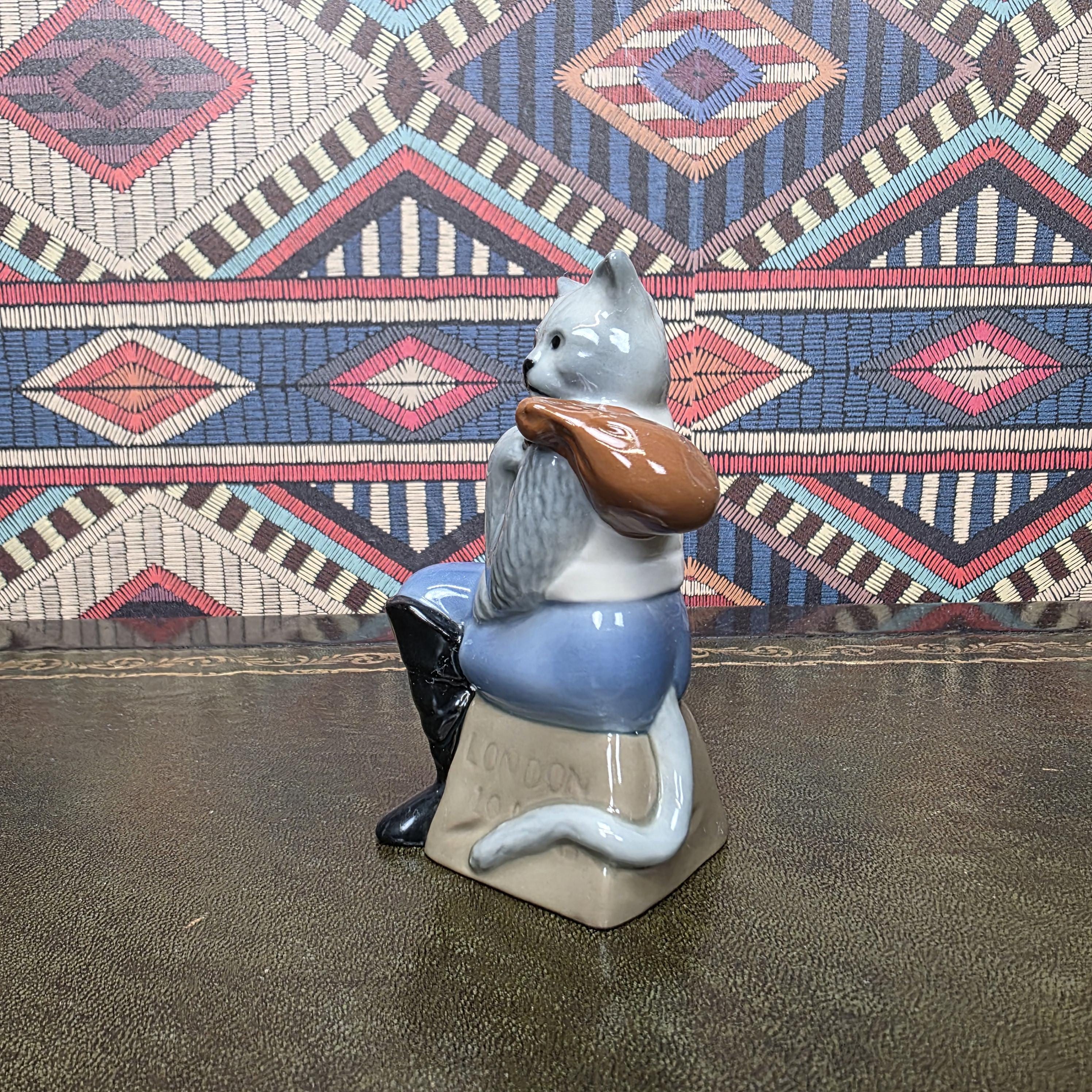 Dick Whittington Cat Figurine Wade England 1997 Ceramic Storybook Character London Sculpture Collectible