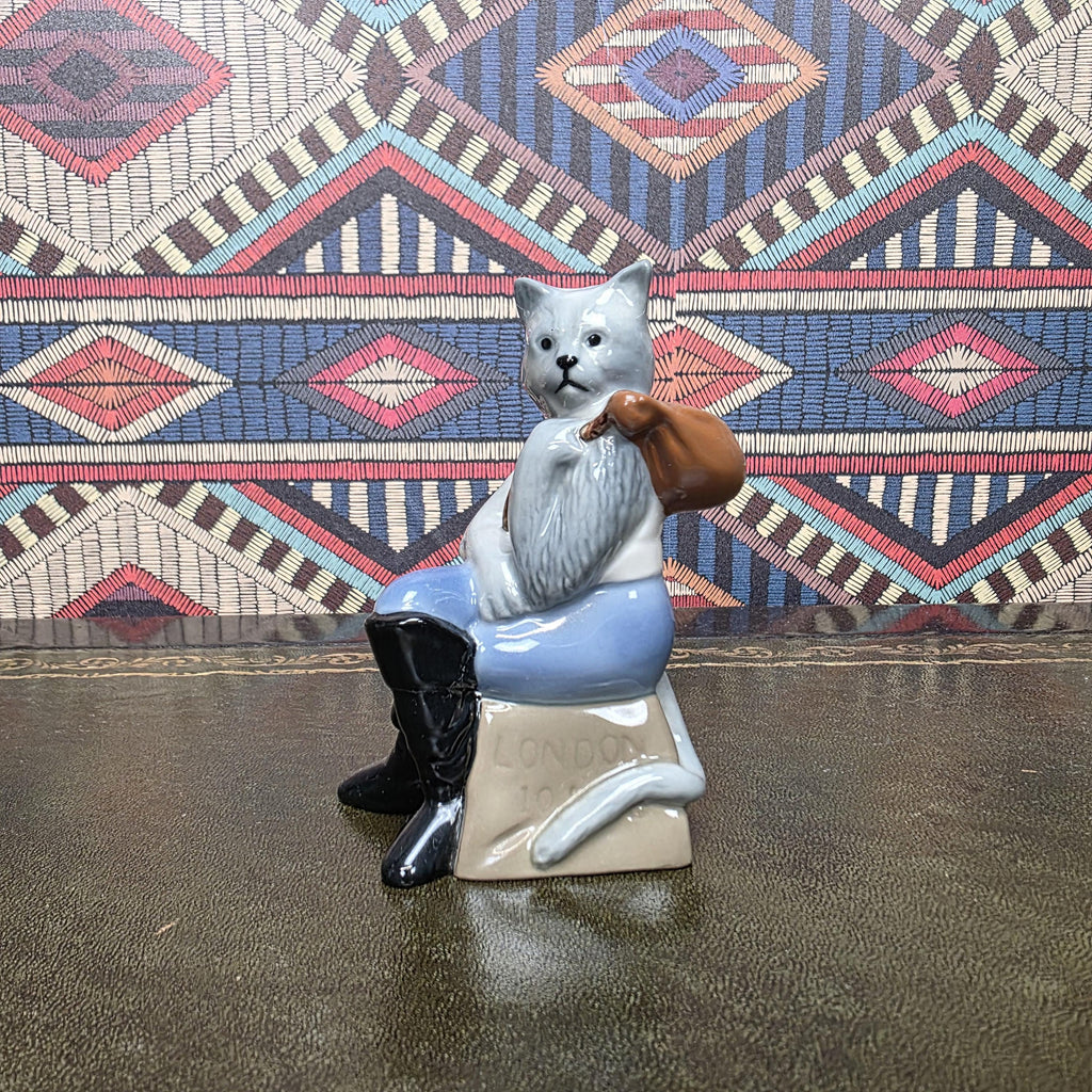 Dick Whittington Cat Figurine Wade England 1997 Ceramic Storybook Character London Sculpture Collectible