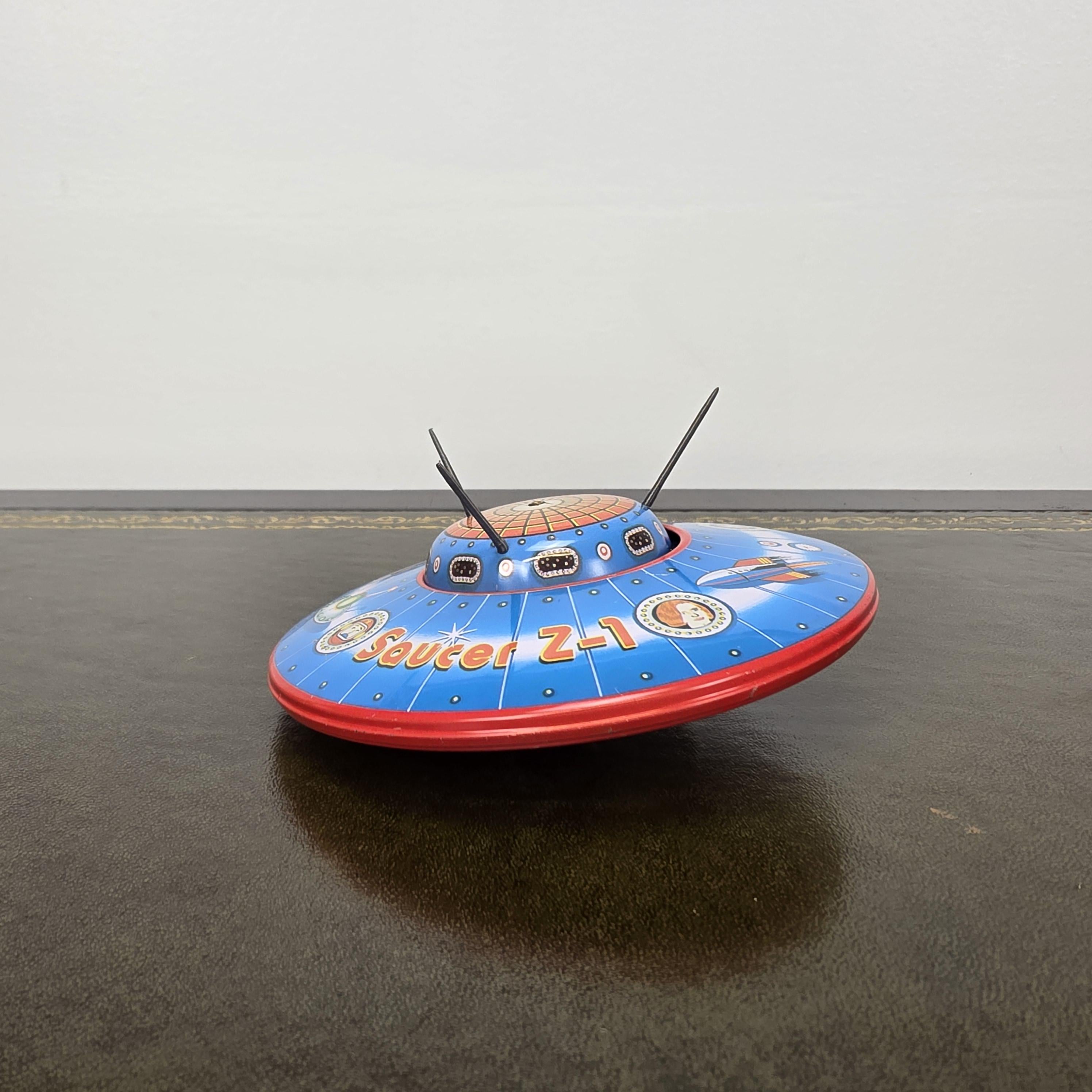 Vintage Schylling Saucer Z 1 UFO Tin Toy 1998 Limited Edition Friction Space Collectible