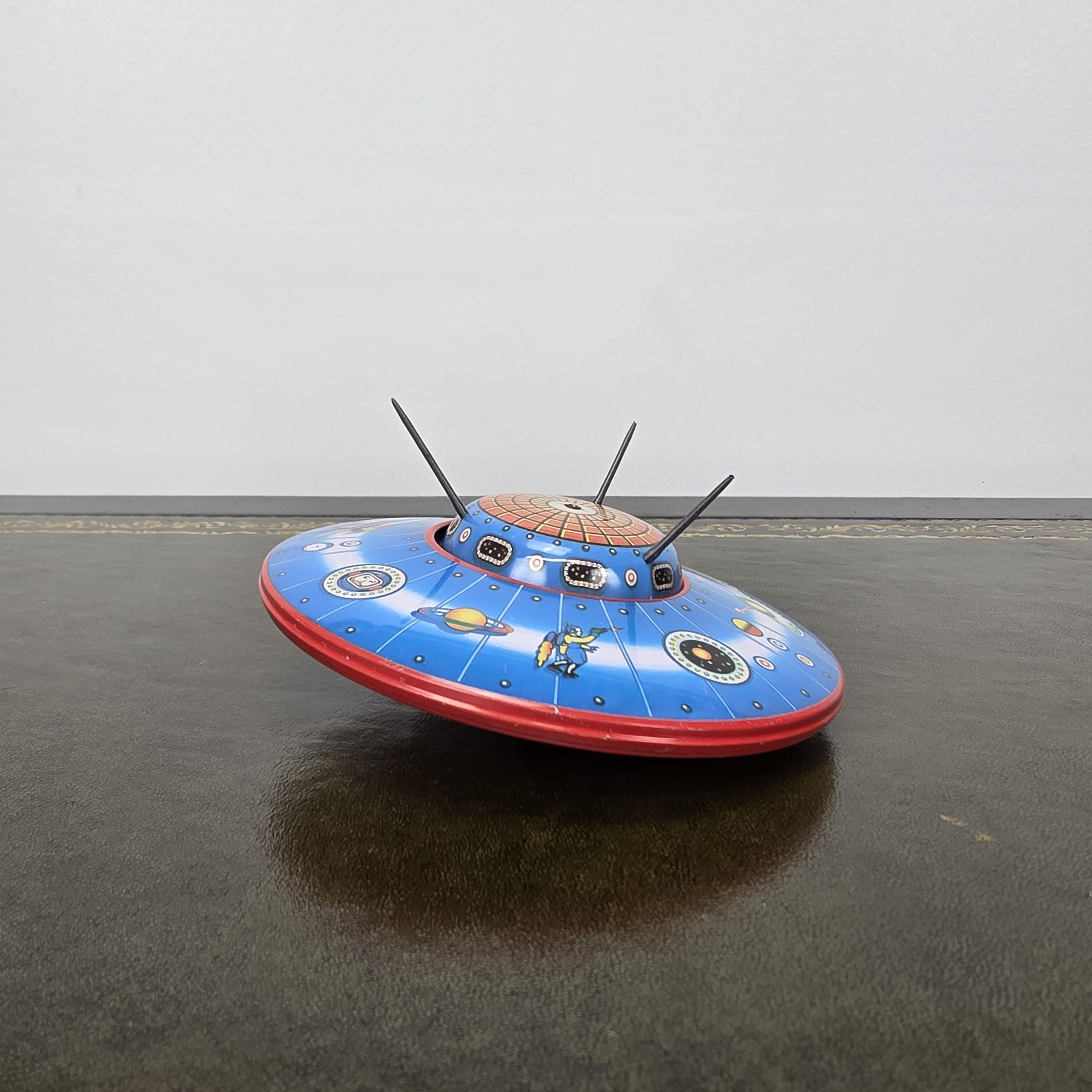 Vintage Schylling Saucer Z 1 UFO Tin Toy 1998 Limited Edition Friction Space Collectible