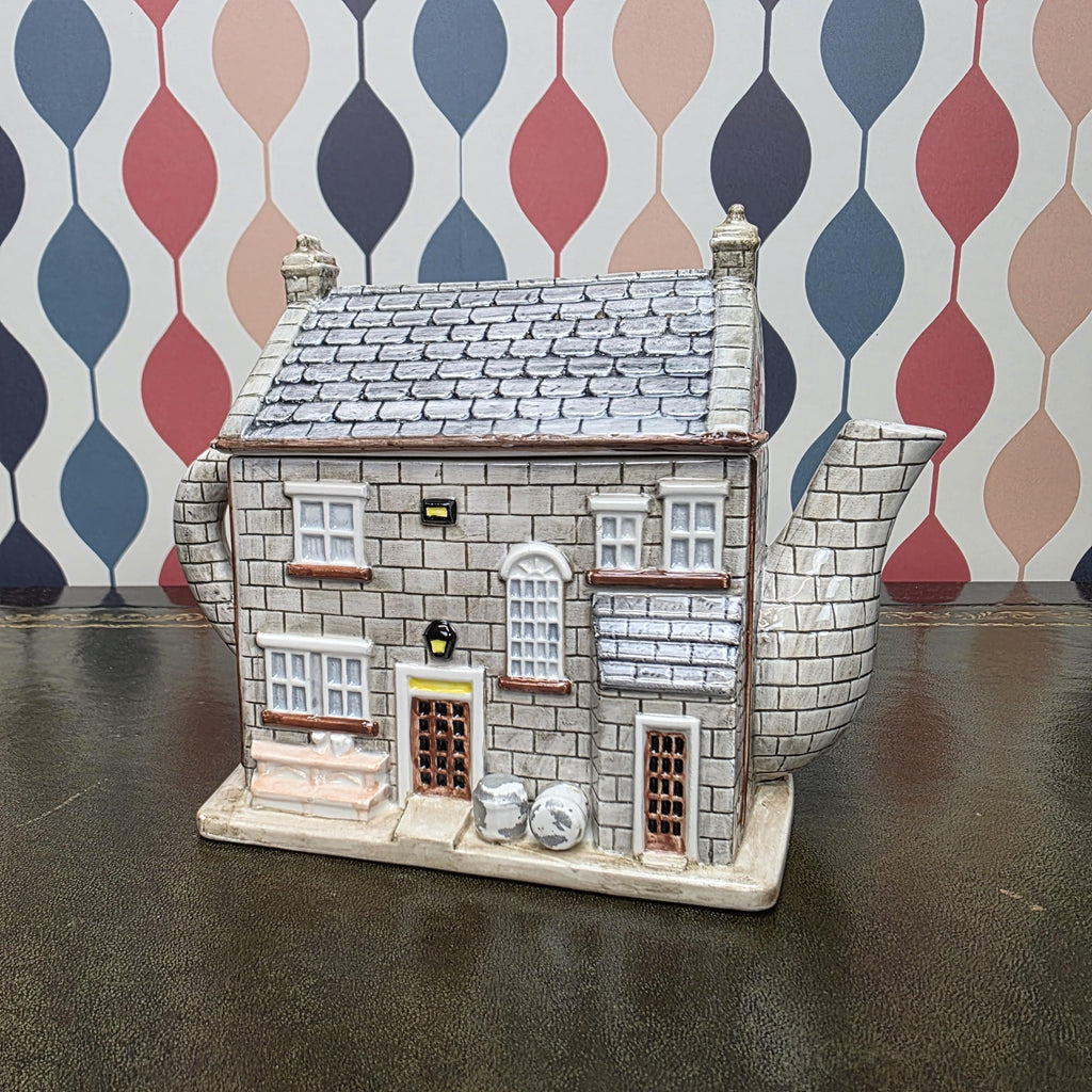 Vintage Emmerdale Woolpack Teapot TV Series Collectible Ceramic Pub House Novelty Memorabilia Kitchen Decor
