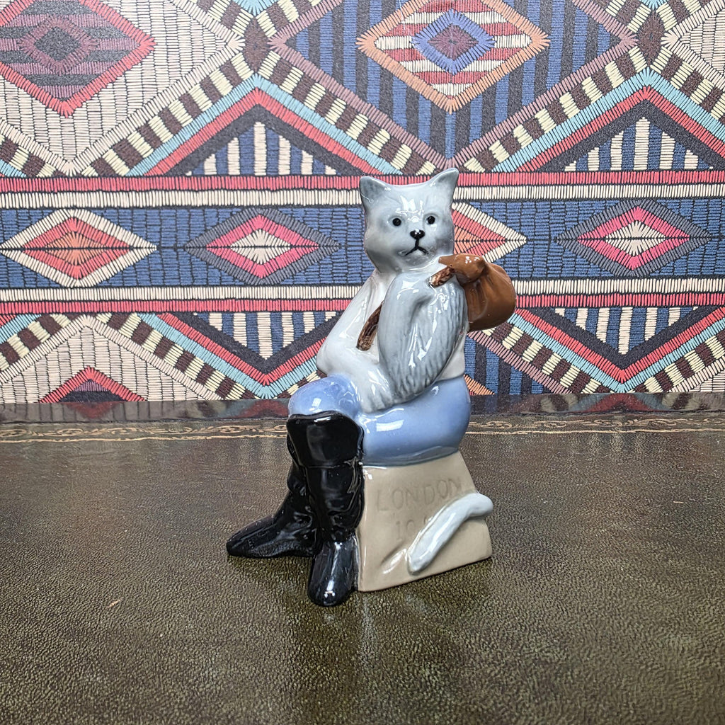 Dick Whittington Cat Figurine Wade England 1997 Ceramic Storybook Character London Sculpture Collectible