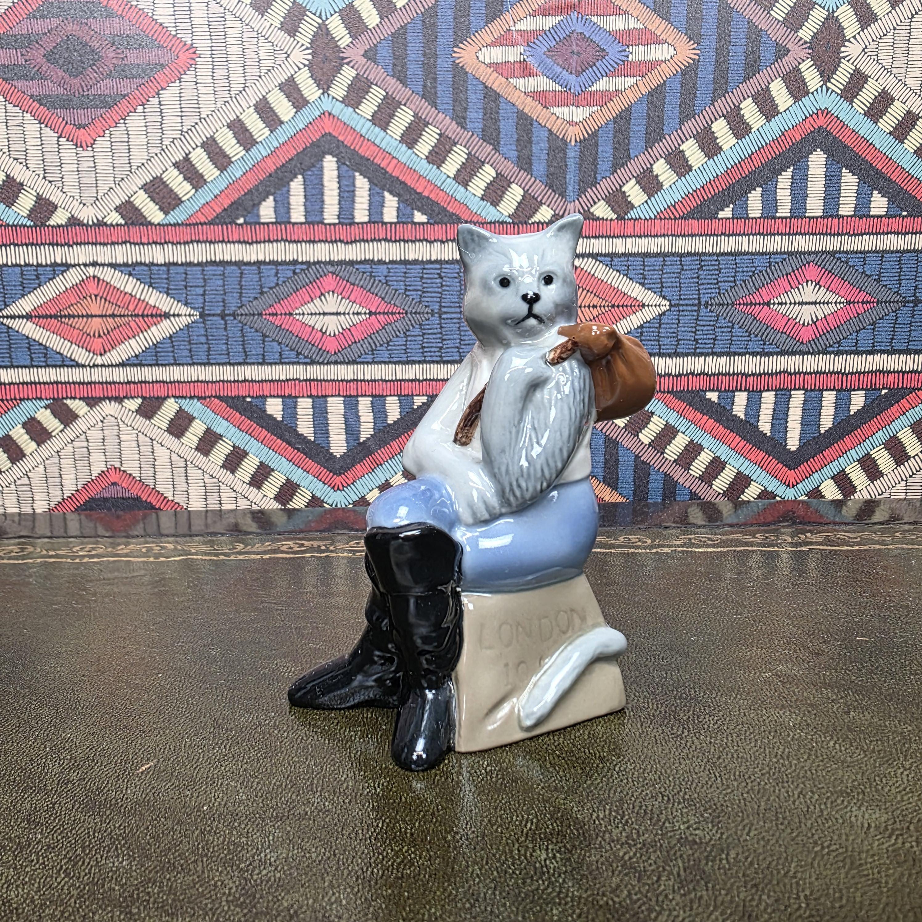 Dick Whittington Cat Figurine Wade England 1997 Ceramic Storybook Character London Sculpture Collectible