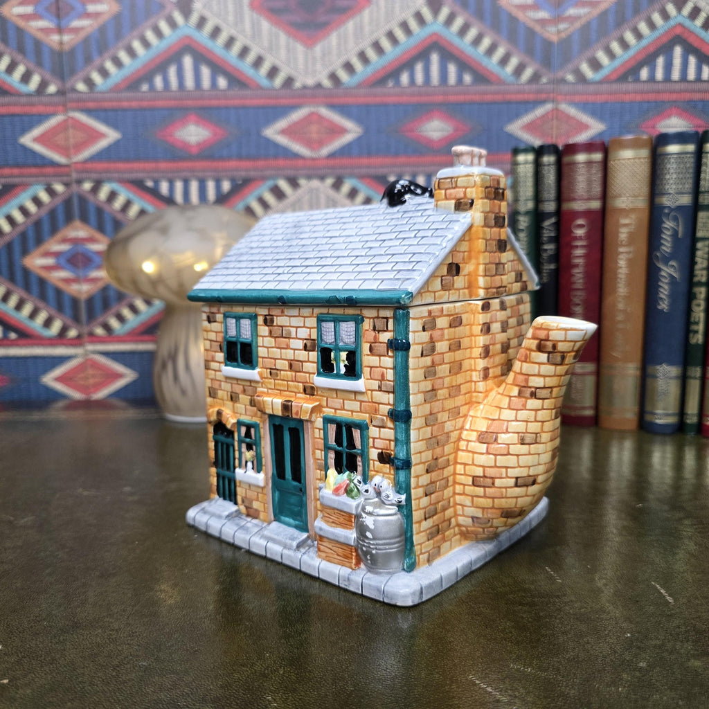 Coronation Street Teapot Rovers Return Inn Annie Rowe Ceramic Pub Collectible TV Memorabilia Kitchen