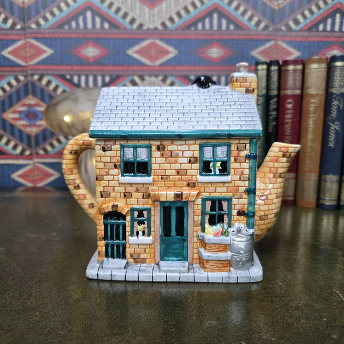 Coronation Street Teapot Rovers Return Inn Annie Rowe Ceramic Pub Collectible TV Memorabilia Kitchen