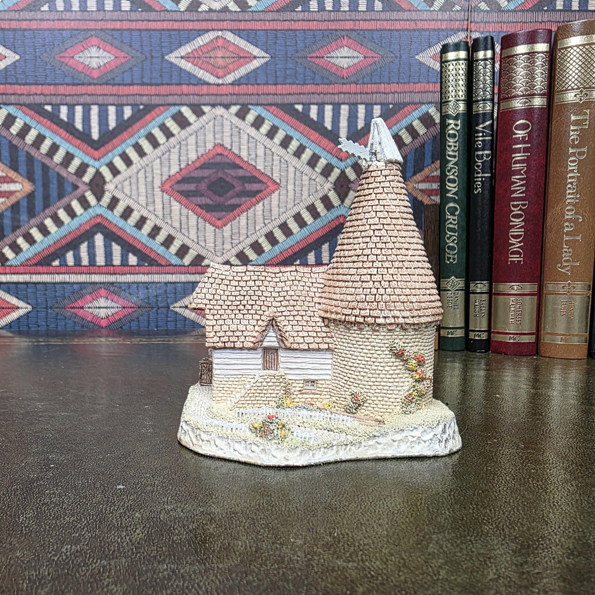 David Winter Cottage Single Oast 1981 English House Figurine John Hine Hand Painted Collector Decor