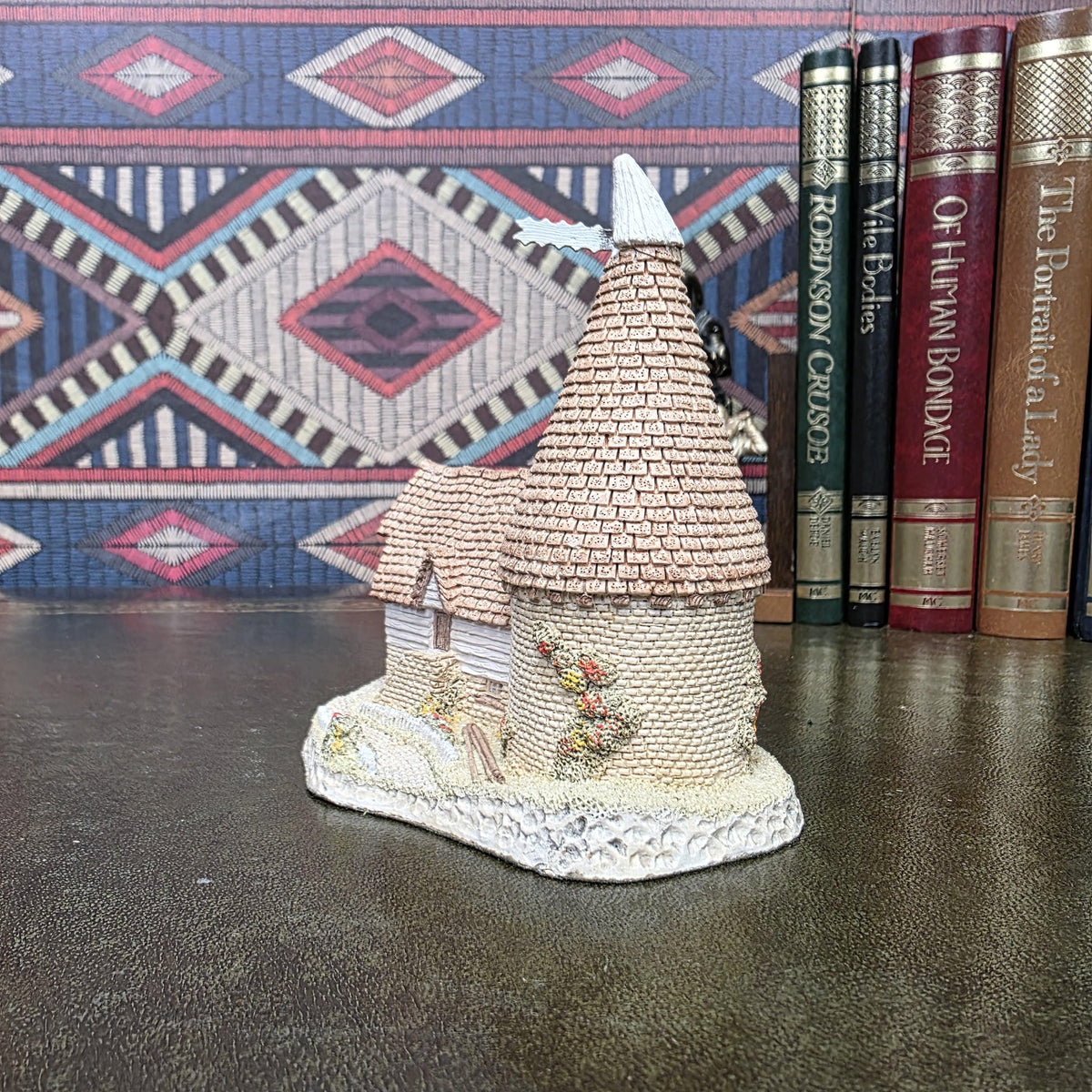 David Winter Cottage Single Oast 1981 English House Figurine John Hine Hand Painted Collector Decor