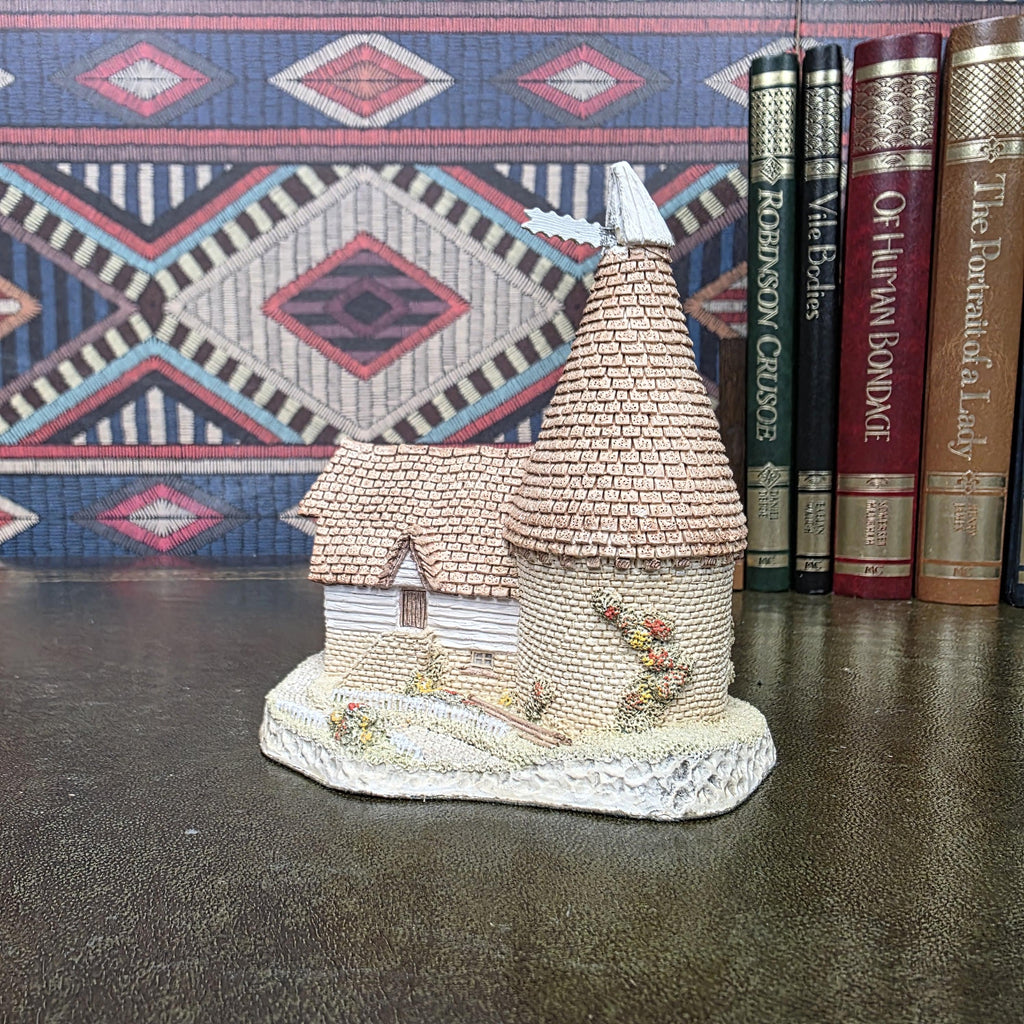 David Winter Cottage Single Oast 1981 English House Figurine John Hine Hand Painted Collector Decor