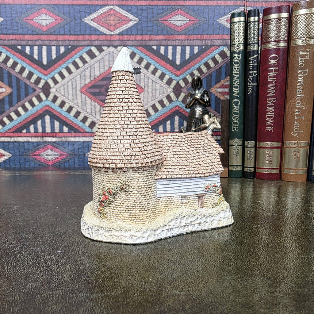 David Winter Cottage Single Oast 1981 English House Figurine John Hine Hand Painted Collector Decor