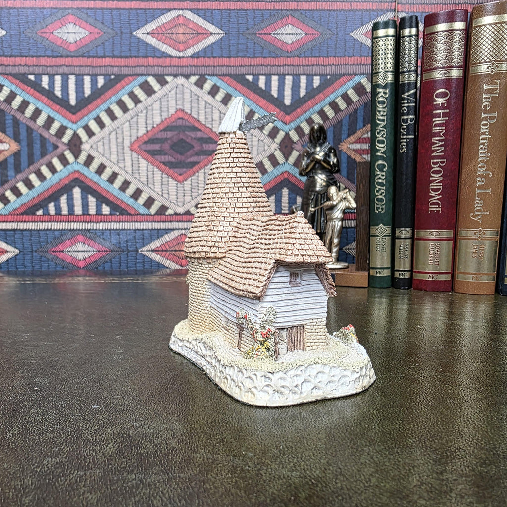David Winter Cottage Single Oast 1981 English House Figurine John Hine Hand Painted Collector Decor