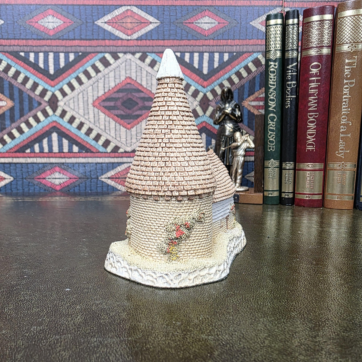 David Winter Cottage Single Oast 1981 English House Figurine John Hine Hand Painted Collector Decor